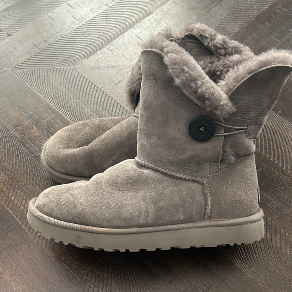 Ugg Bailey Button Ii Size 9 Grey - image 2